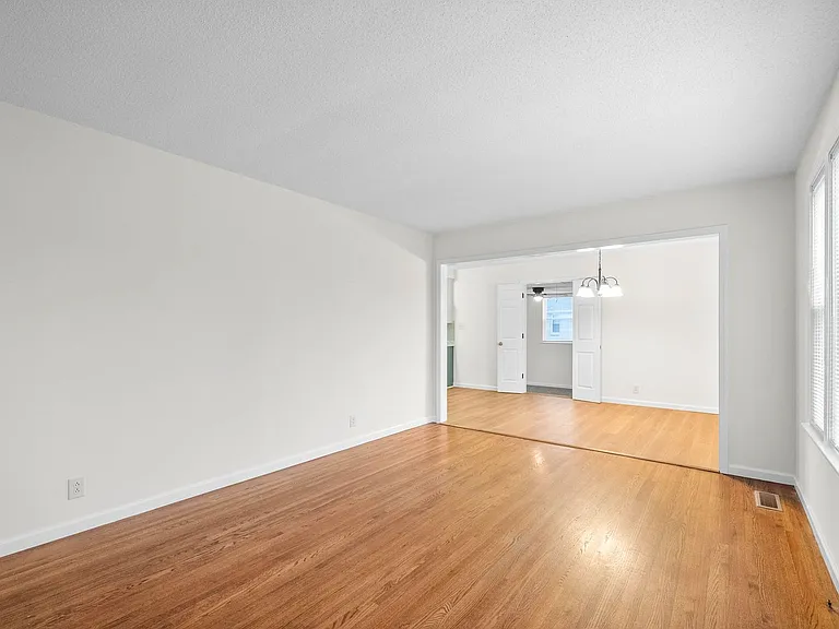 2522 Timberwood Dr — Photo 4
