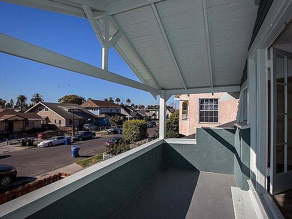 4th image of 1075 Leighton Ave