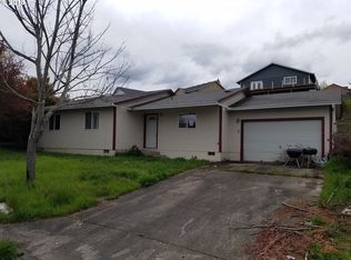 1270 Rolling Hills Rd, Roseburg, OR 97471