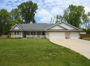 32718 Robin Rd, Paw Paw, MI 49079