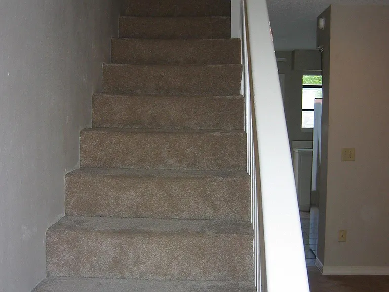 1370 N Oakland Ave — Photo 11