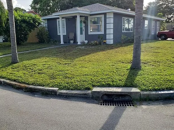 2211 19th St W, Bradenton, FL 34205