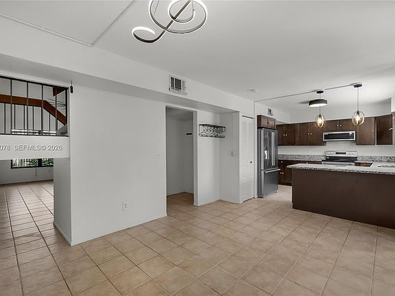 3rd image of 1550 SE Dewberry Ct