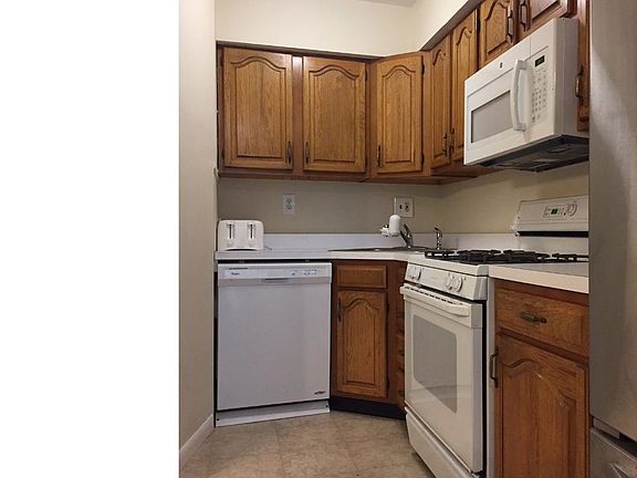 4th image of 220 Rock St