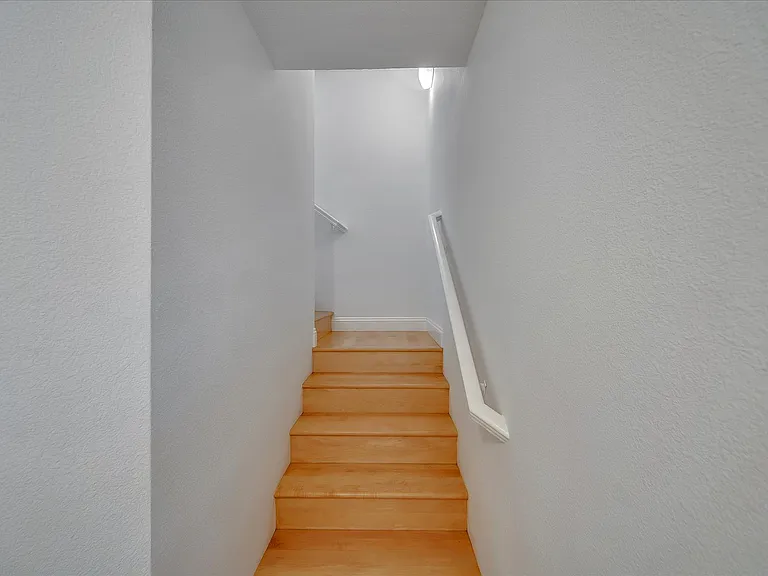 558 Manhattan Pl — Photo 9