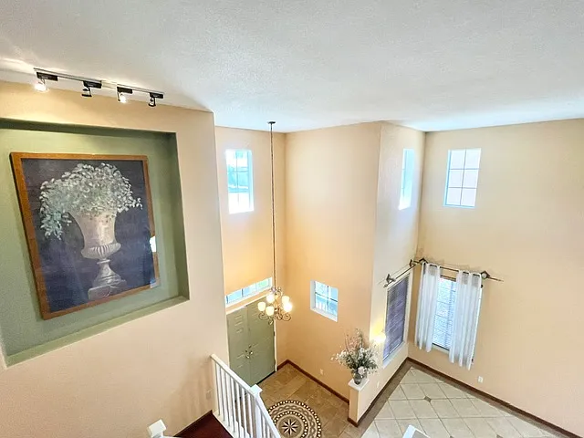 5 bed, 3086 sqft, $3,480 — Photo 4