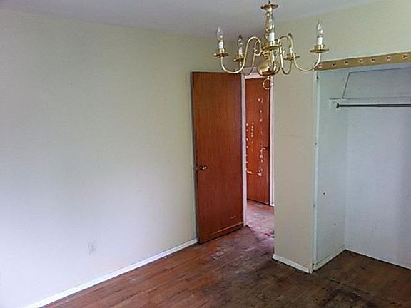 4th image of 121 Joliet Ave