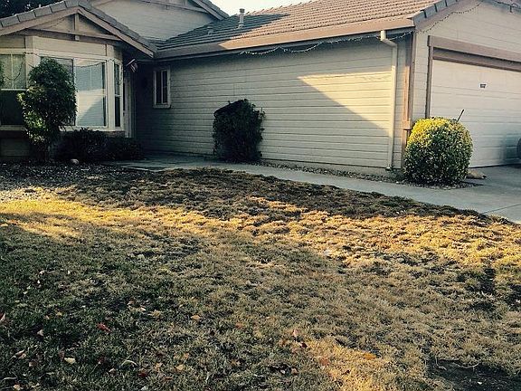 3rd image of 923 Anderson Cir
