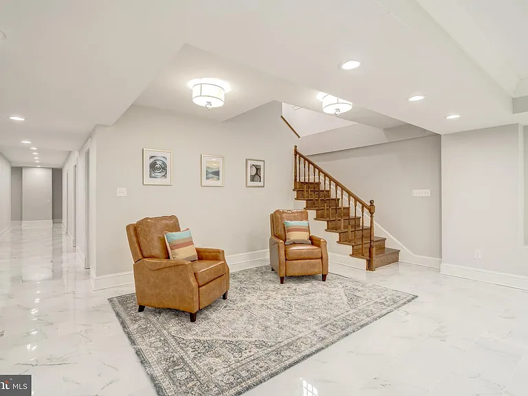1111 Towlston Rd — Photo 43