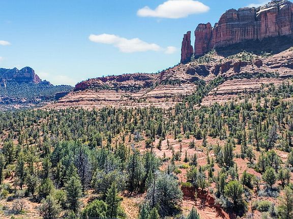 2nd image of 520 O'Beyond Rd