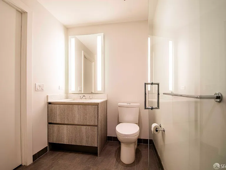 338 Main St #7G — Photo 6