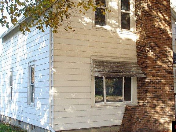 2nd image of 216 W Maine St