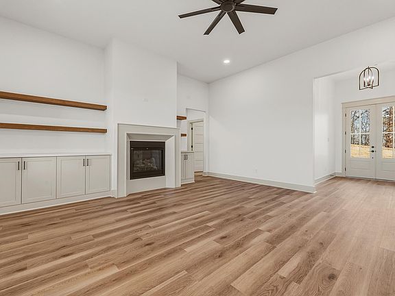 3rd image of 1013 Fern Rdg