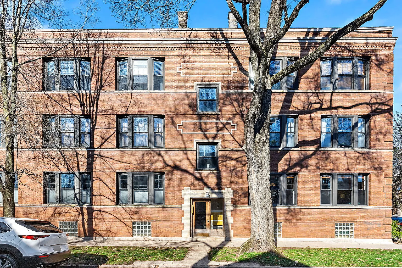 3722 N Hoyne Ave APT 1 photo 1