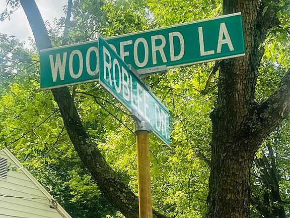 3rd image of 5113 Woodford Ln
