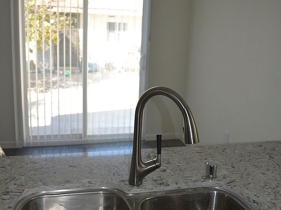 5th image of 4013-4015 36th St #4013