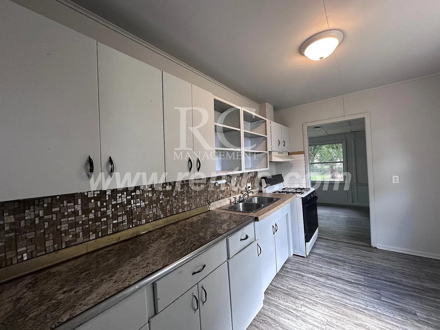 2 bed, 1140 sqft, $750 — Photo 2