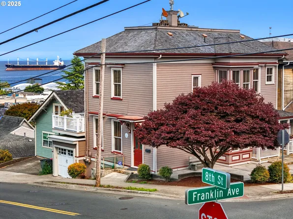 584 8th St, Astoria, OR 97103