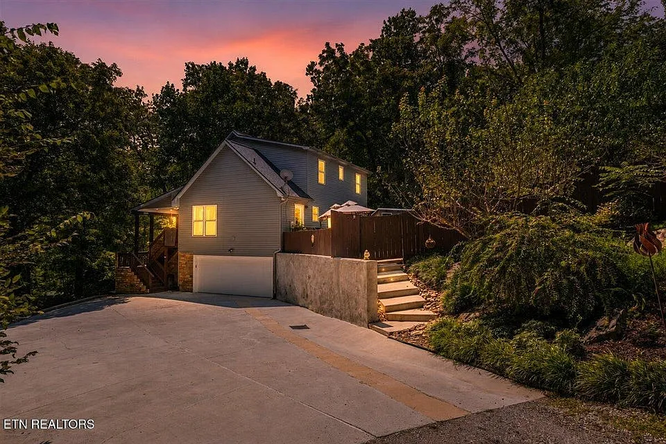 3 bed, 2394 sqft, $4,000 — Photo 3