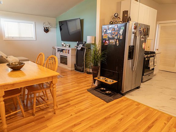 3rd image of 509 NW Elwood Dr
