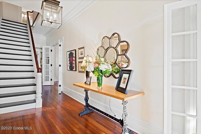 4th image of 129 Circular Street