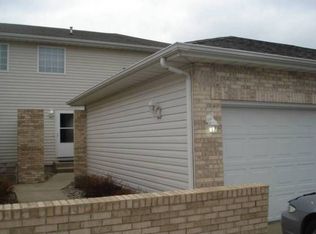 196 Mallard Pointe Dr, Valparaiso, IN 46385