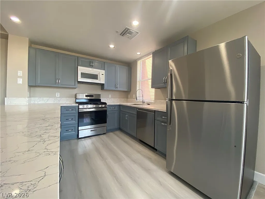 2 bed, 2.0 bath, 1198 sqft, $1,695 — Photo 2