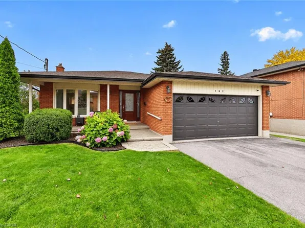 102 Applewood Cres, Whitby, ON L1N 2E7
