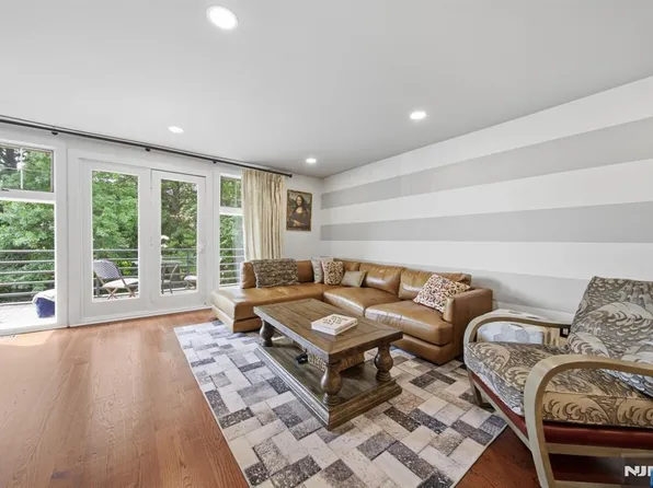 31 Grand Cove Way #E31, Edgewater, NJ 07020