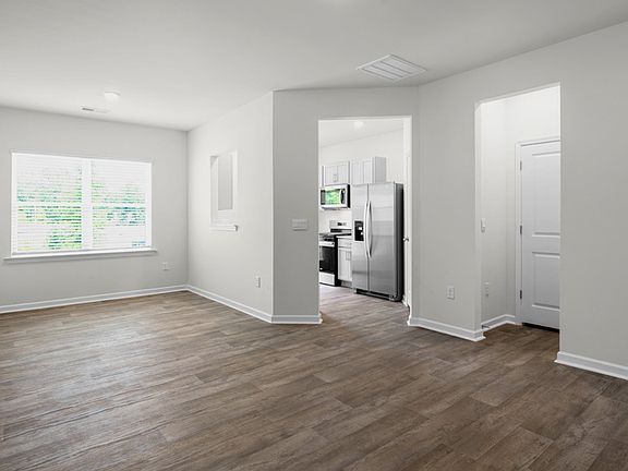 4th image of 159 Starlight St