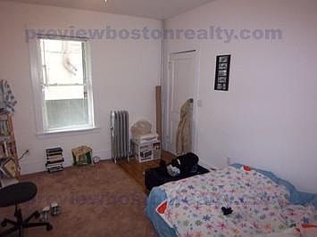2nd image of 19 Saint Lukes Rd #B1
