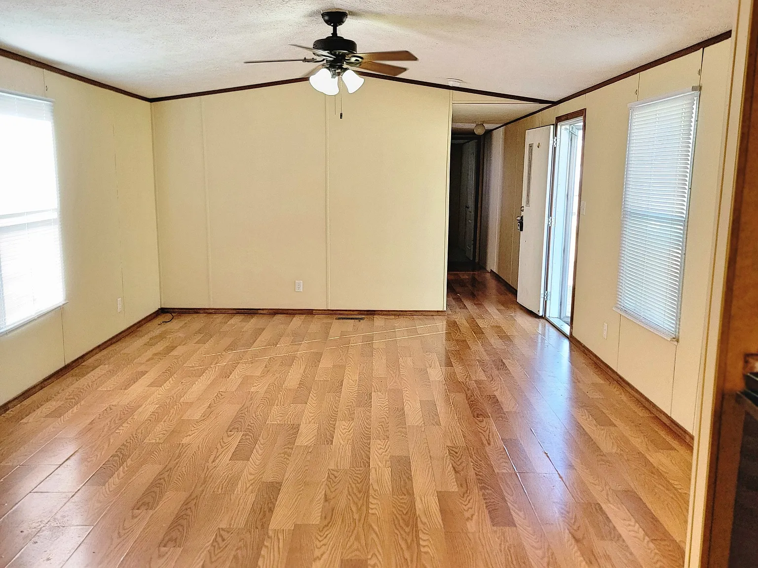3 bed, 1050 sqft, $1,300 — Photo 4