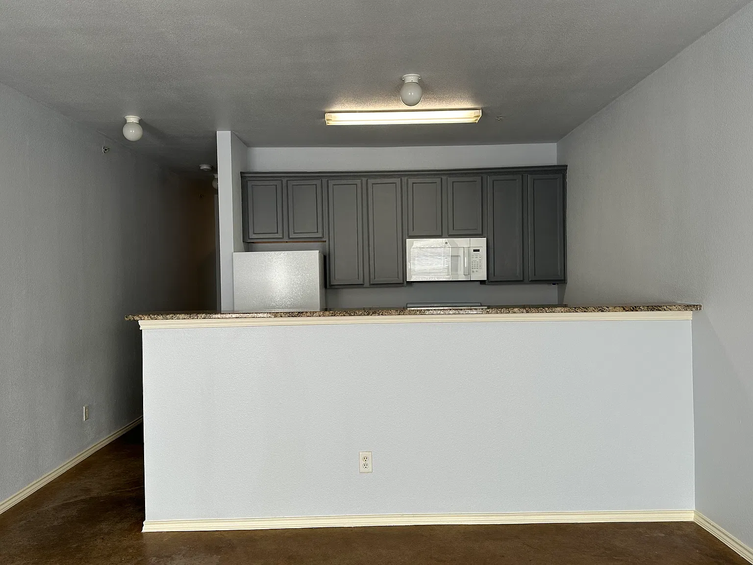 3 bed, 2.5 bath, 1420 sqft, $1,400 — Photo 3