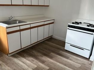 37 Clinton Ave APT 1F, Rockville Centre, NY 11570