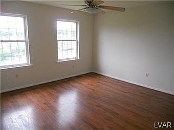 5th image of 147 N Oak St