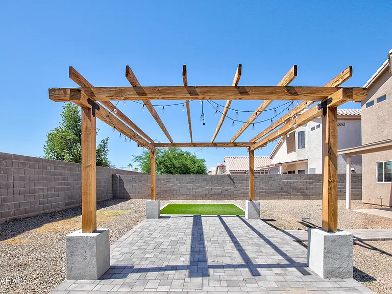 1550 N Sunset Pl — Photo 24