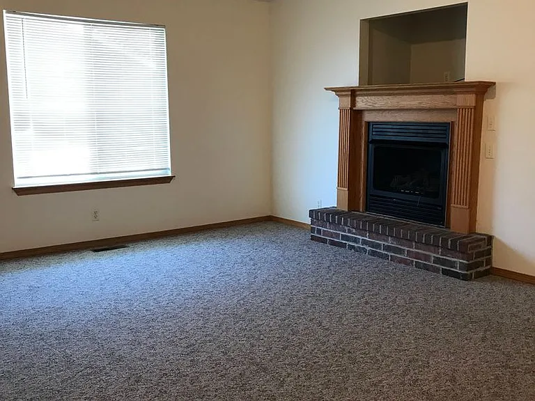2417 W Deerfield St — Photo 4