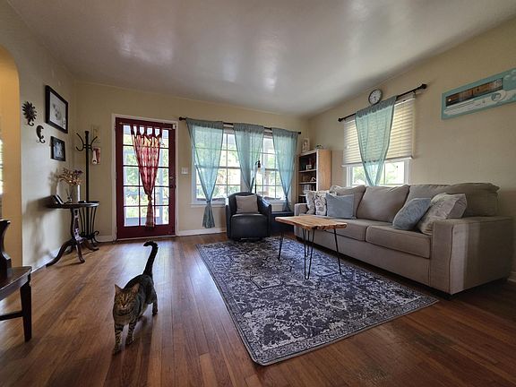 5th image of 819 Valley Forge Road