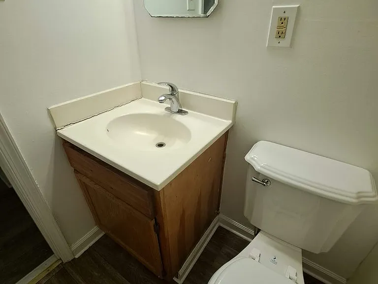 545 McLean St — Photo 12