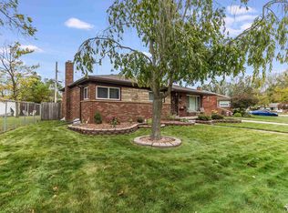 1709 W Longmeadow Rd, Trenton, MI 48183