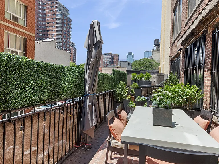 252 W 30th St #2B — Photo 11