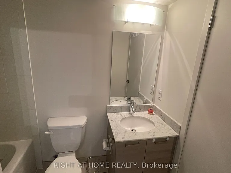 36 Lisgar St #Penthouse 03W — Photo 17