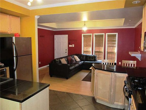 3rd image of 616 Lang St