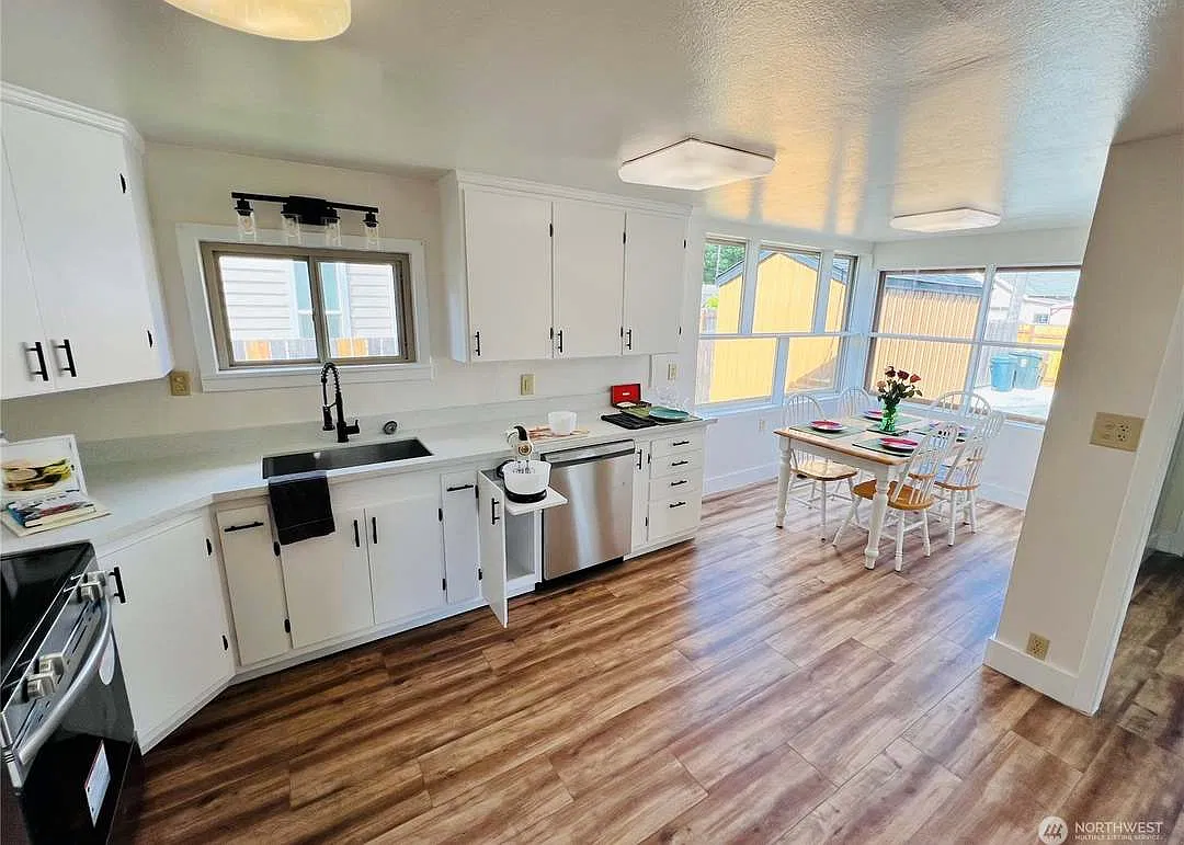 2 bed, 1414 sqft, $2,450 — Photo 2