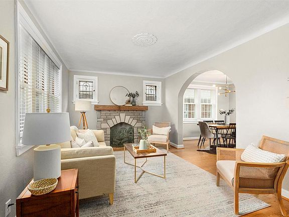 3rd image of 5439 Walsh St