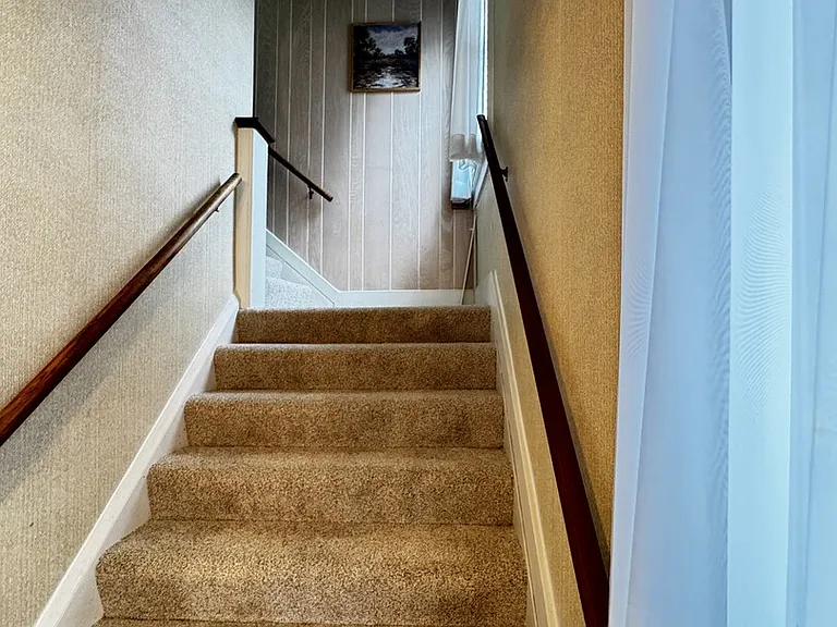 Maple St — Photo 15