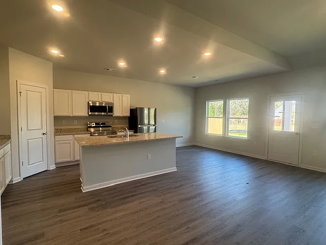 4 bed, 1841 sqft, $2,200 — Photo 4
