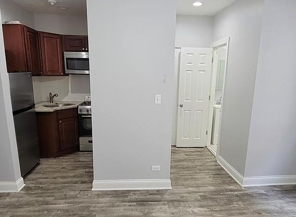 5th image of 4070G N Kenmore Ave #208