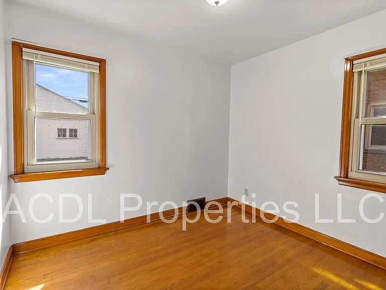 8215 W Burleigh St — Photo 12