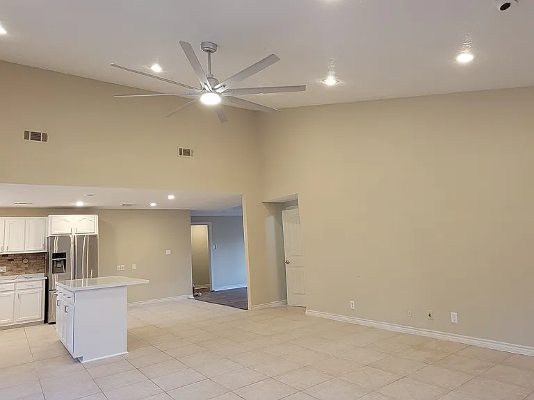 250 S Clover St — Photo 10
